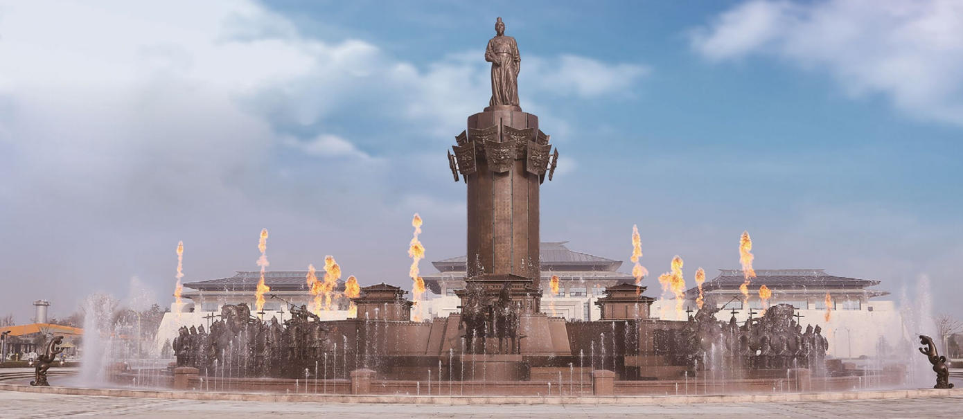 《孫武頌》動感雕塑依據(jù)孫子軍事文化思想，采用現(xiàn)代雕塑藝術(shù)設(shè)計(jì)而成。該動感雕塑運(yùn)用了先進(jìn)的數(shù)字技術(shù)，采用激光、音響、焰火、水霧、轉(zhuǎn)動、燈光、噴泉等有機(jī)組合，生動演繹了古代戰(zhàn)爭場面，場景高潮迭起、五彩繽紛、雄渾博大、震撼人心，是目前科技含量最高、工藝最復(fù)雜、藝術(shù)效果最佳的景觀動態(tài)雕塑典范。.jpg